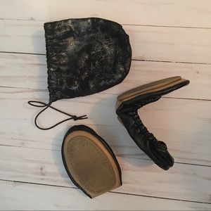 Gap fold up black ballet flats